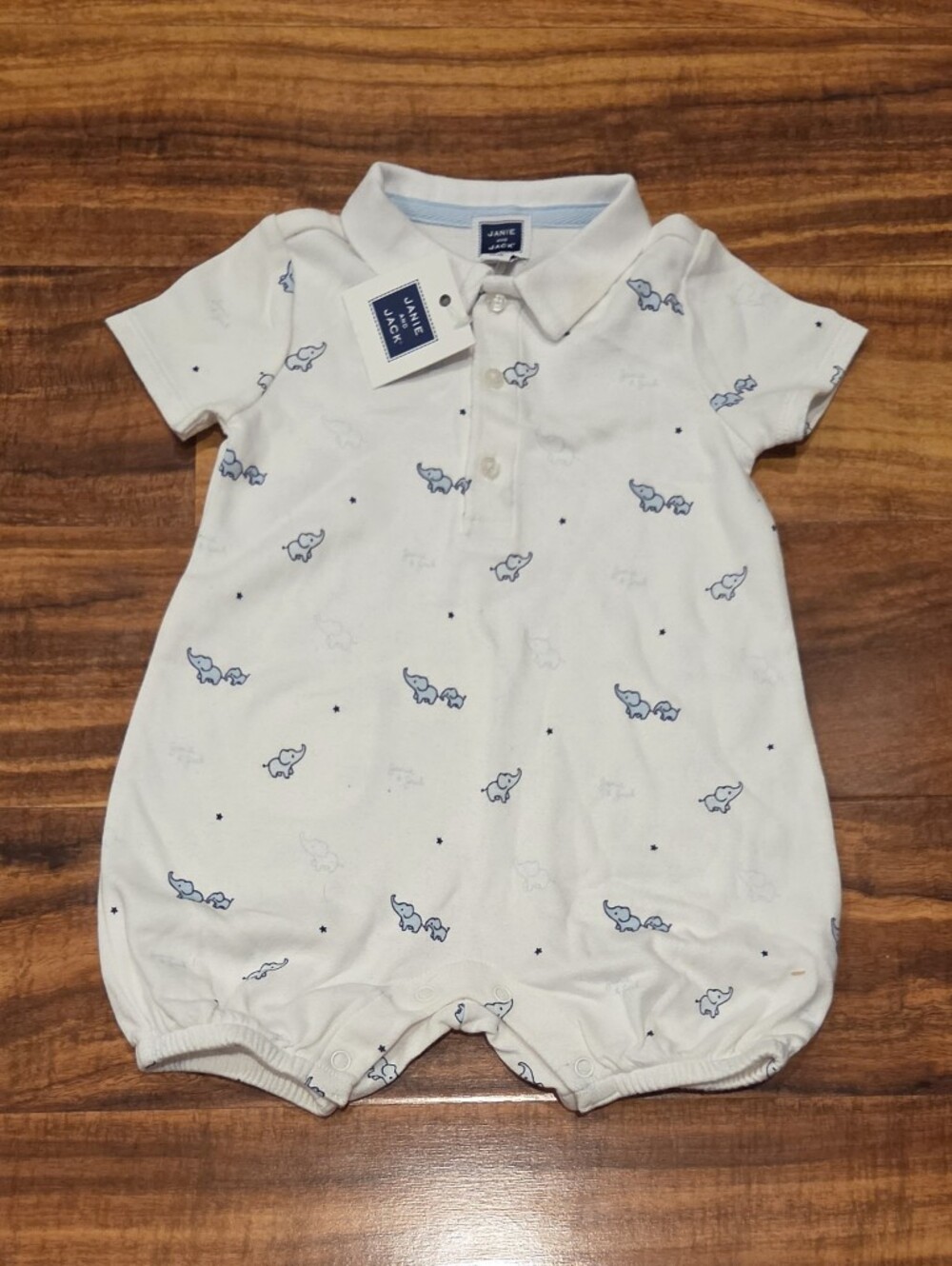 Janie and Jack NWT 6-12 Months Ivory and Blue Whale Romper and Socks - Picture 2 of 7